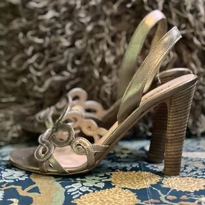 Prada heels 37.5 champagne